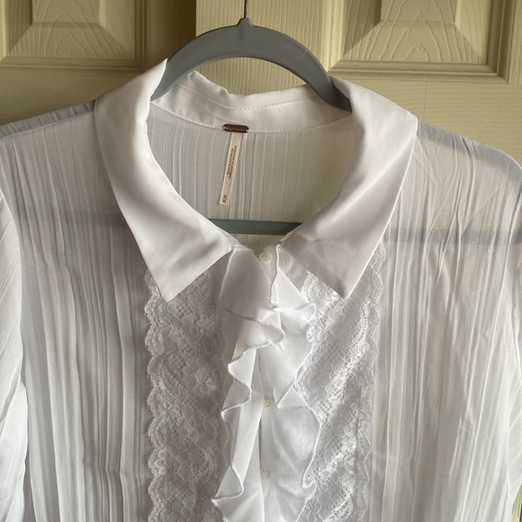 Free People NWT Bad at Love Ruffle & Lace Long Sleeve Button-Up Blouse Medium - Picture 7 of 14
